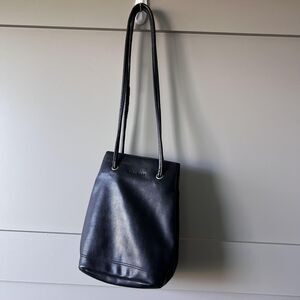 Nine West Shoulder Bag Womens Black Faux Leather Bucket Purse Long Strap Classic